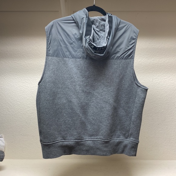MICHAEL KORS Men’s Athletic Hooded Vest - Picture 2 of 2